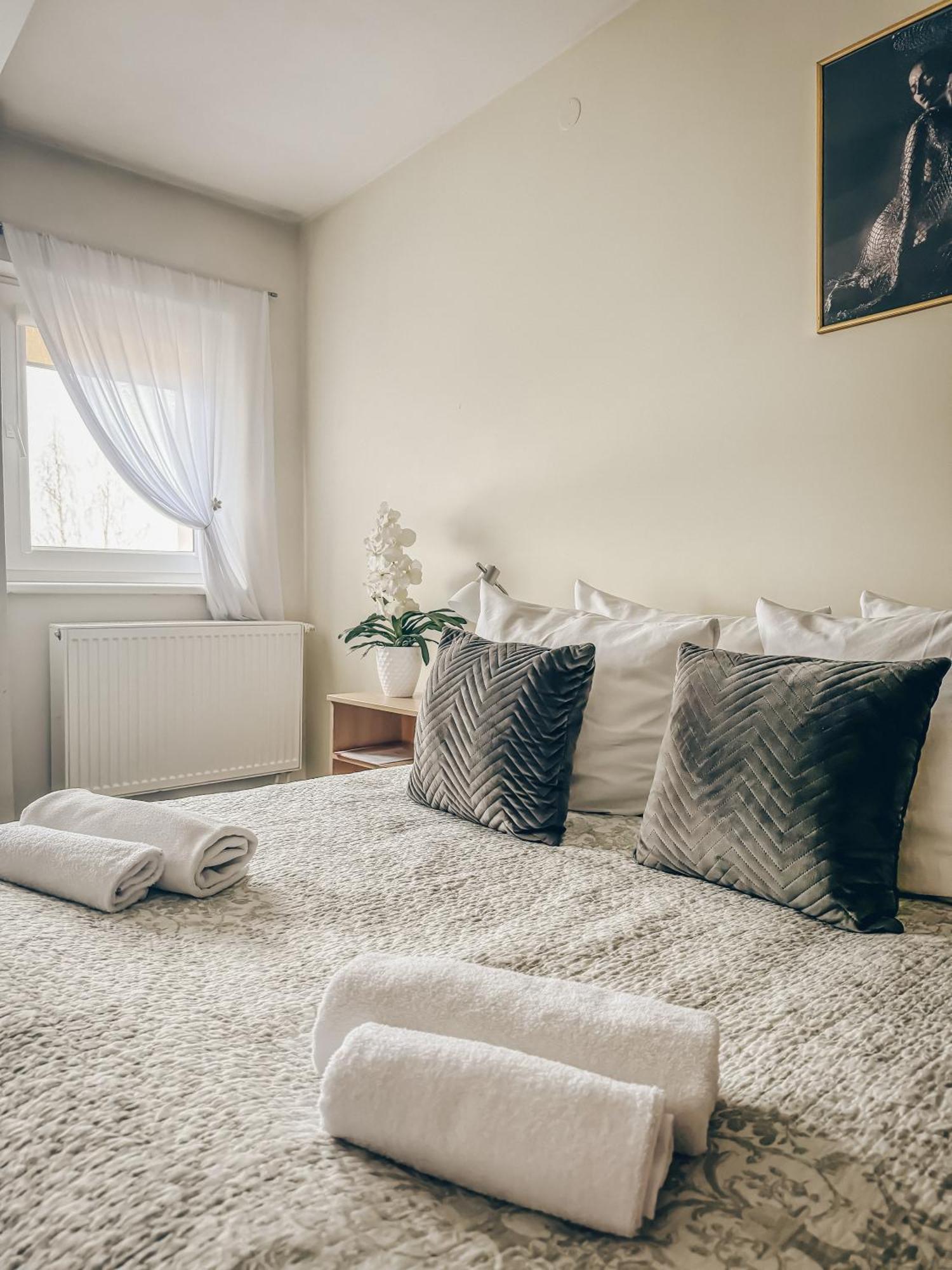 Pervaza Hotel Panevezys Ngoại thất bức ảnh